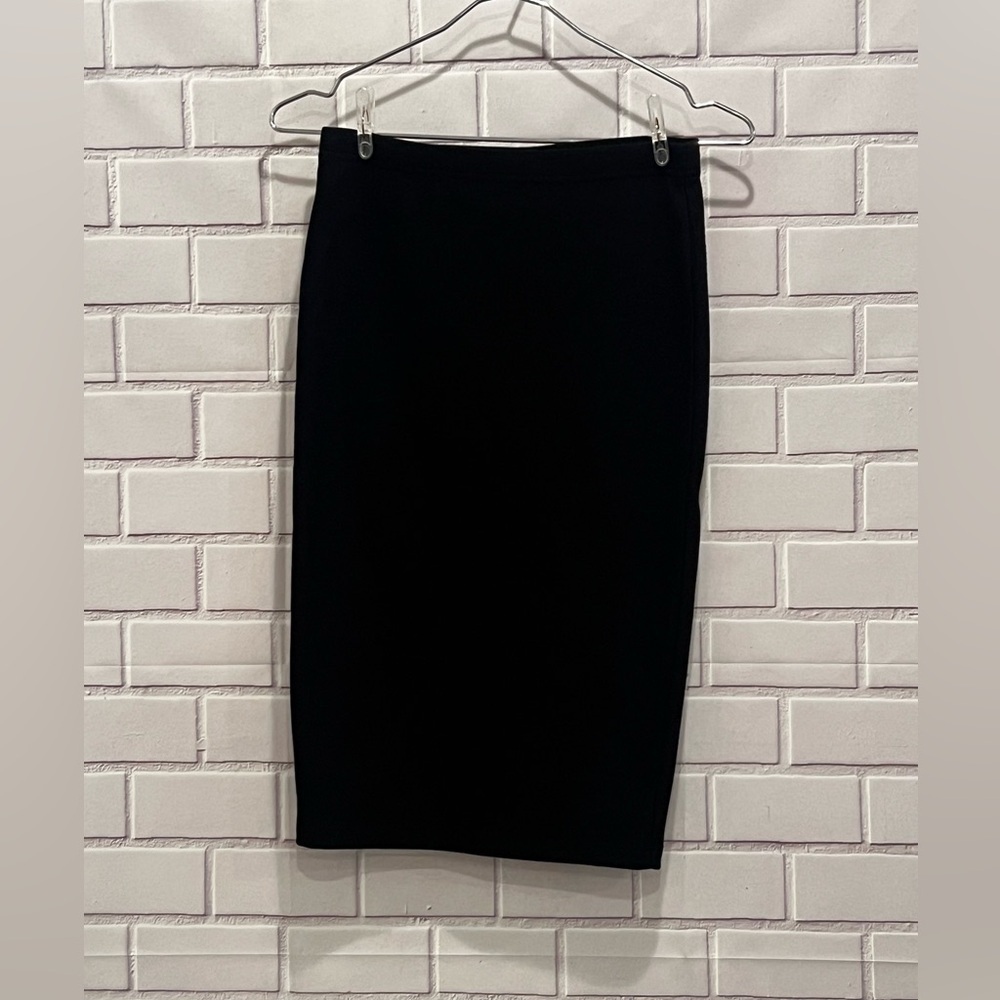 FOREVER 21 women stretchy black pencil skirt/size S